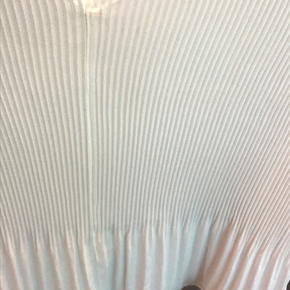 Aritzia Tank - Picture 5 of 9